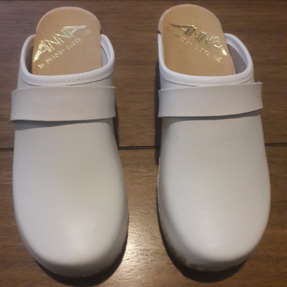 ladies clogs